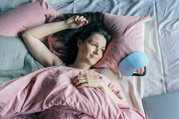 Quelles sont les meilleures stratégies de relaxation pour les femmes souffrant de migraines chroniques ?